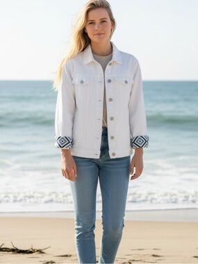 Levi's White Denim Jacket with Navy Accent